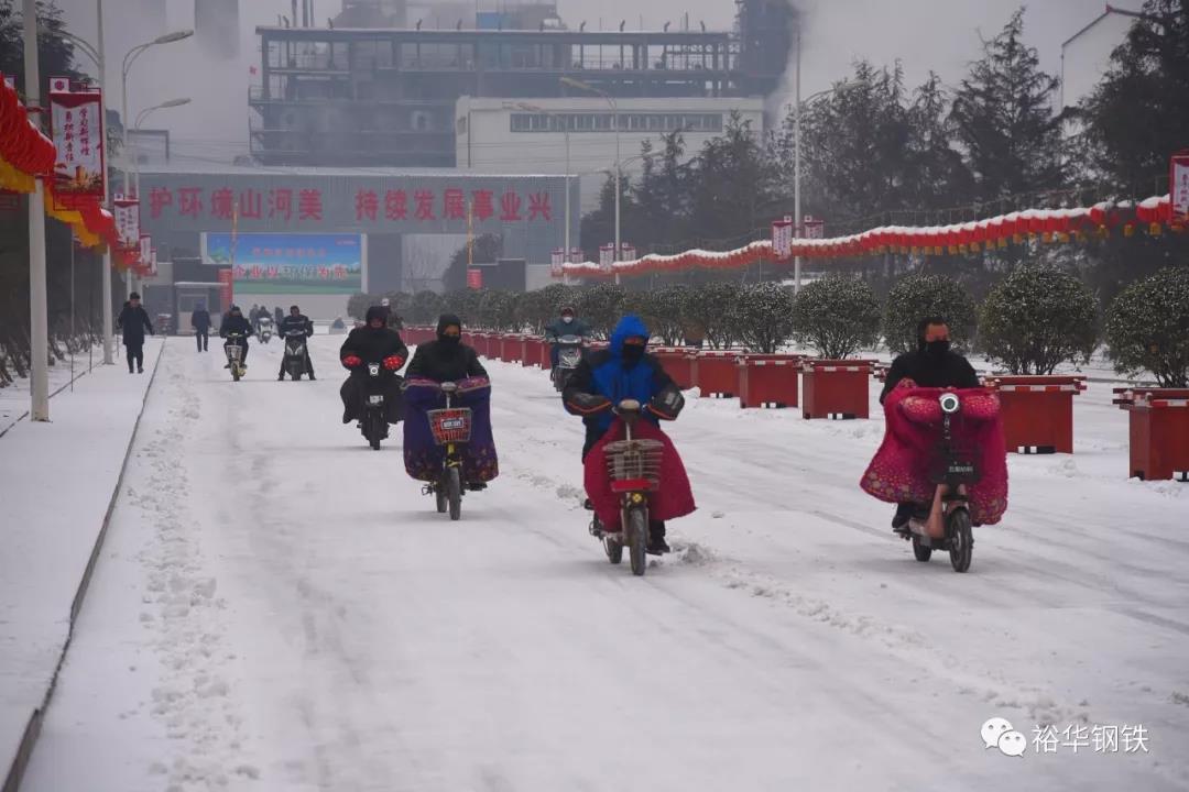 钢花也同琼花绽，风景这边更迷人